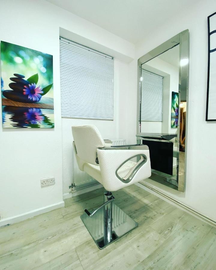 House In Central בורנמות' מראה חיצוני תמונה